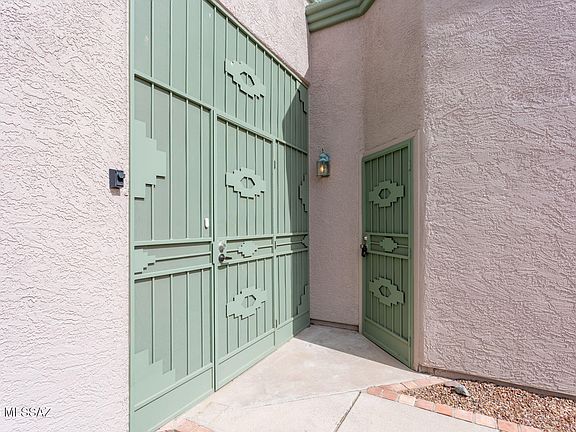 4th image of 2327 S Cliff Dr
