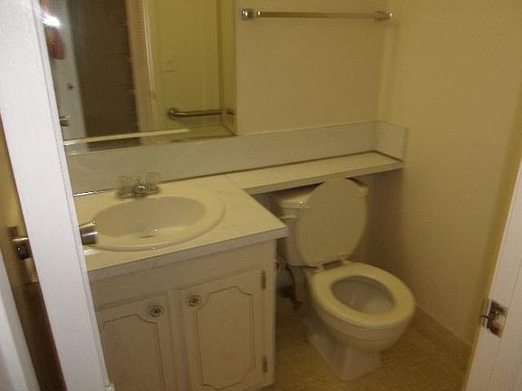 4th image of 428 Dover B #B