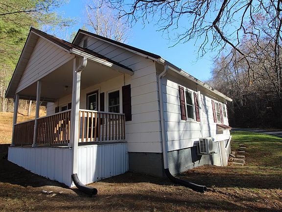 2nd image of 110 Cox St
