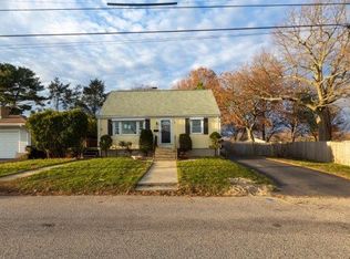 170 Belmont Rd, Cranston, RI 02910