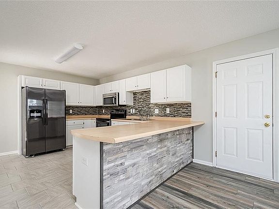 3rd image of 112 Jasmine Ln