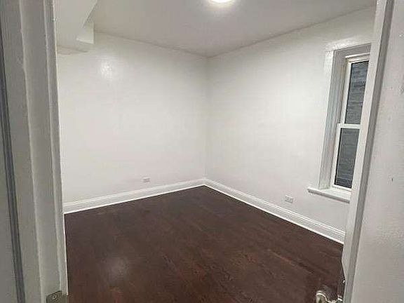 4th image of 2042 W Birchwood Ave #2