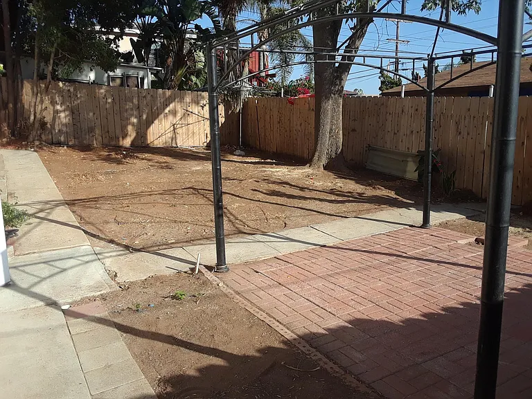 7137 Saranac St — Photo 17