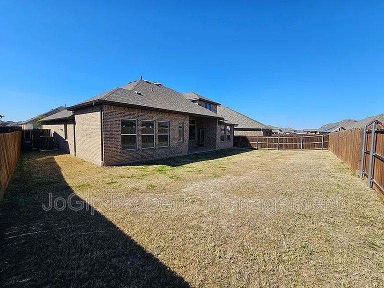 1740 Jamestown Dr — Photo 47