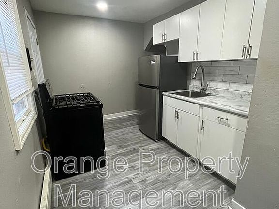5th image of 4602 Cass St APT 6