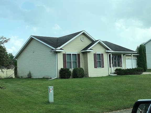 2nd image of 61056 Waterwood Ln