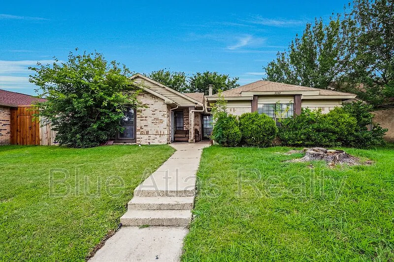 3048 Navarro Ln