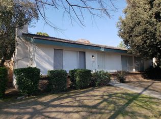 3029 N Half Moon Dr, Bakersfield, CA 93309
