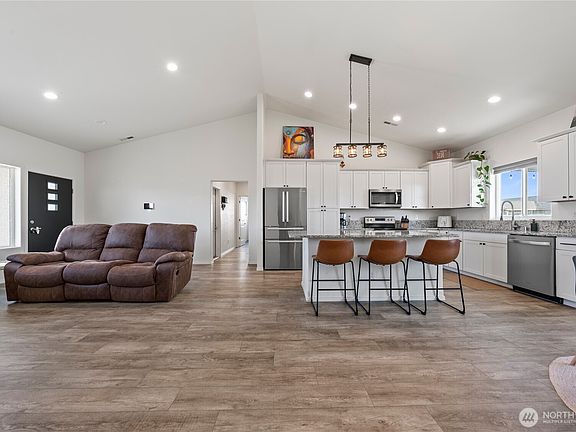 4th image of 2394 Chelan Street