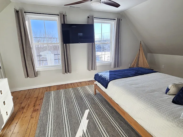 466 Main St #1 — Photo 11