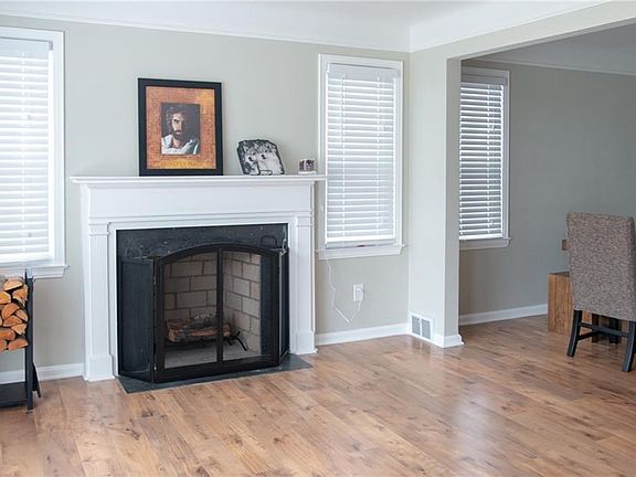 3rd image of 1403 Henning Dr