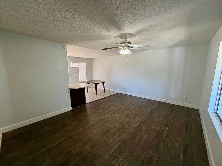 846 N Revere #202 — Photo 5