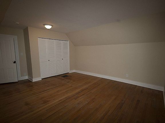 5th image of 229 Oakwood Ave