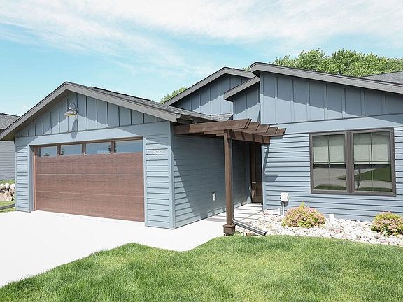 2nd image of 1528 Blaines Way