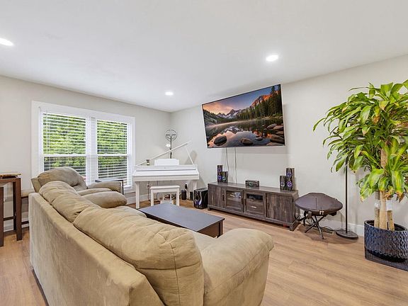 2nd image of 5538 Sandy LANE