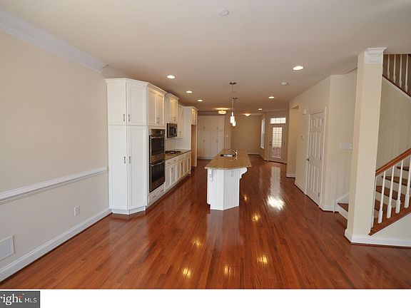 3rd image of 168 Shilling Ave