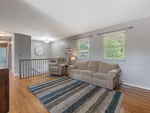 3rd image of 709 Friar Tuck Ct