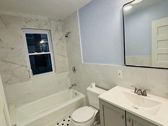 3rd image of 550 Laurel Avenue