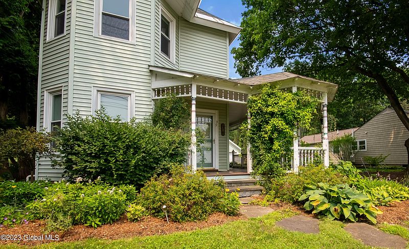 3rd image of 99 Maple Avenue