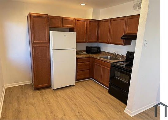 3rd image of 741 Carter St NW APT 7