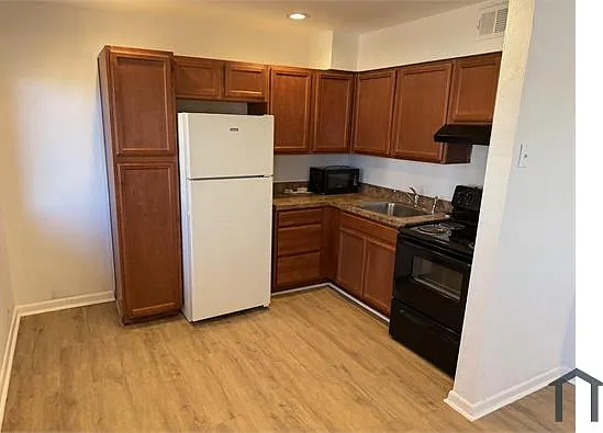 741 Carter St NW #7 — Photo 3