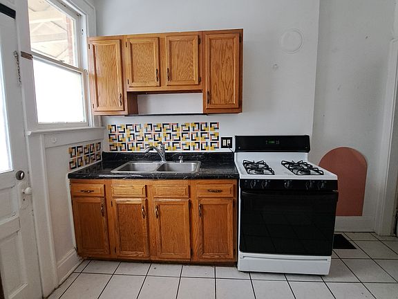 4th image of 293 E Northwood Ave
