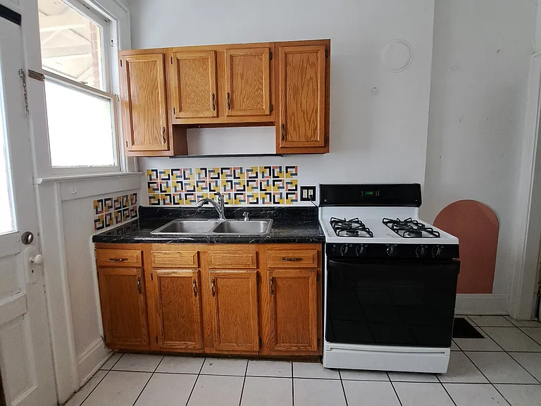 293 E Northwood Ave — Photo 4