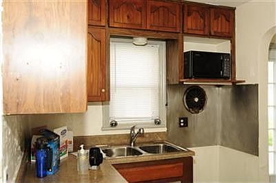 5th image of 223 Mann Ave