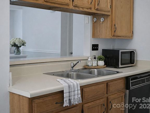 5th image of 9601A Vinca Cir