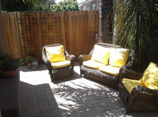 930 E Poppyfields Dr, Altadena, CA