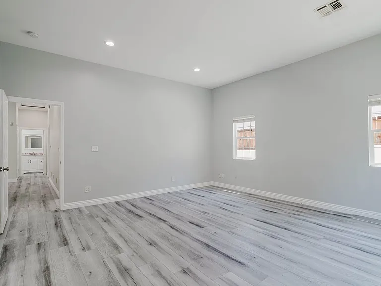 17908 Califa St — Photo 26