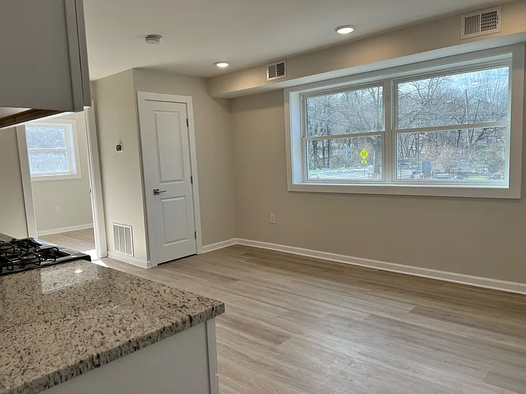 300 59th St NE #3 — Photo 5