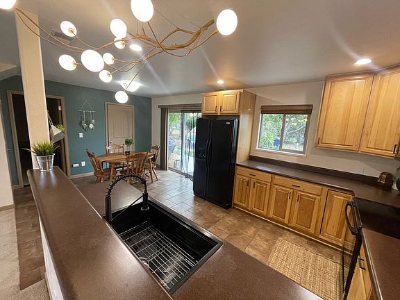 4th image of 317 Carriage Hills Ct