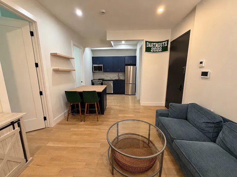 141 Montrose Ave #3C — Photo 2