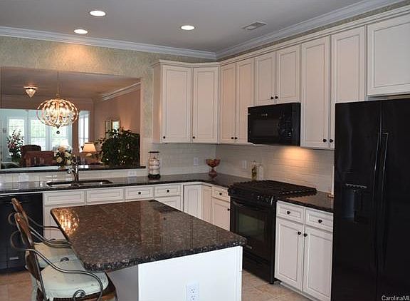 3rd image of 1026 Pinehurst Ln
