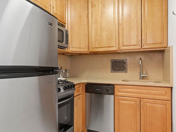 4th image of 520 E 81st St APT 10F