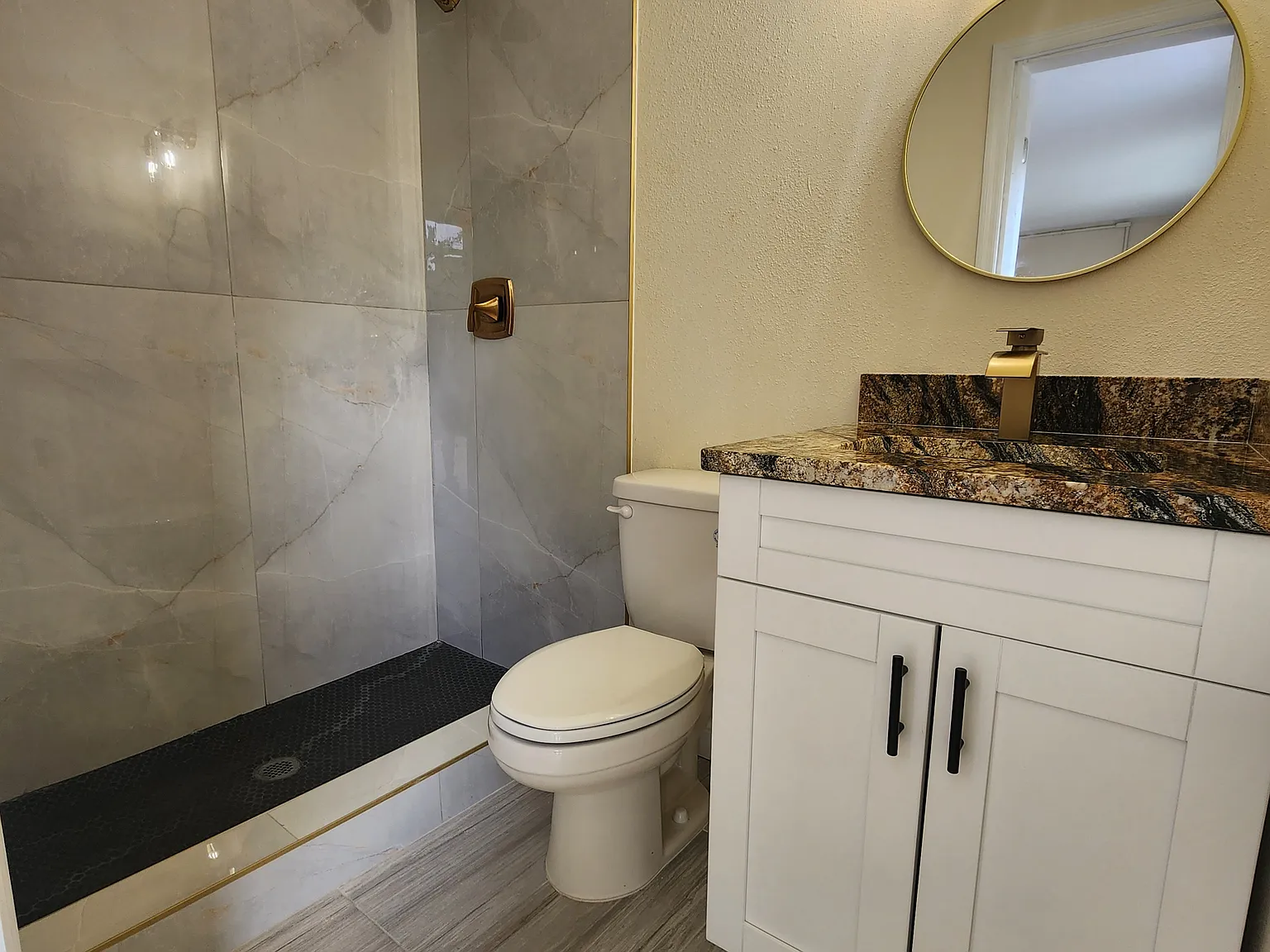 Studio, 350 sqft, $800 — Photo 4