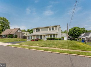 6 Coral Rock Rd, Levittown, PA 19057