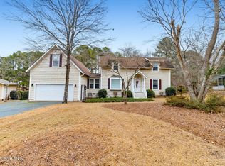 106 Scuppernong Ct, Pinehurst, NC 27376