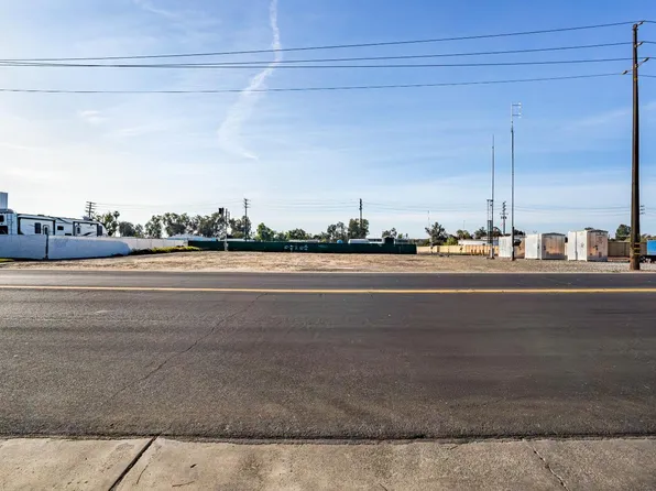 1 6th St, Hanford, CA 93230