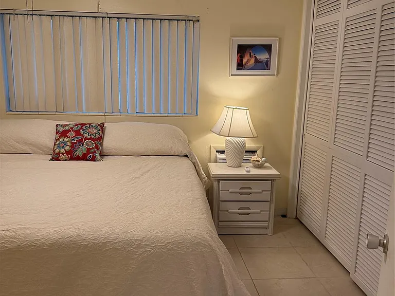 2841 NE 32nd St #2 — Photo 7