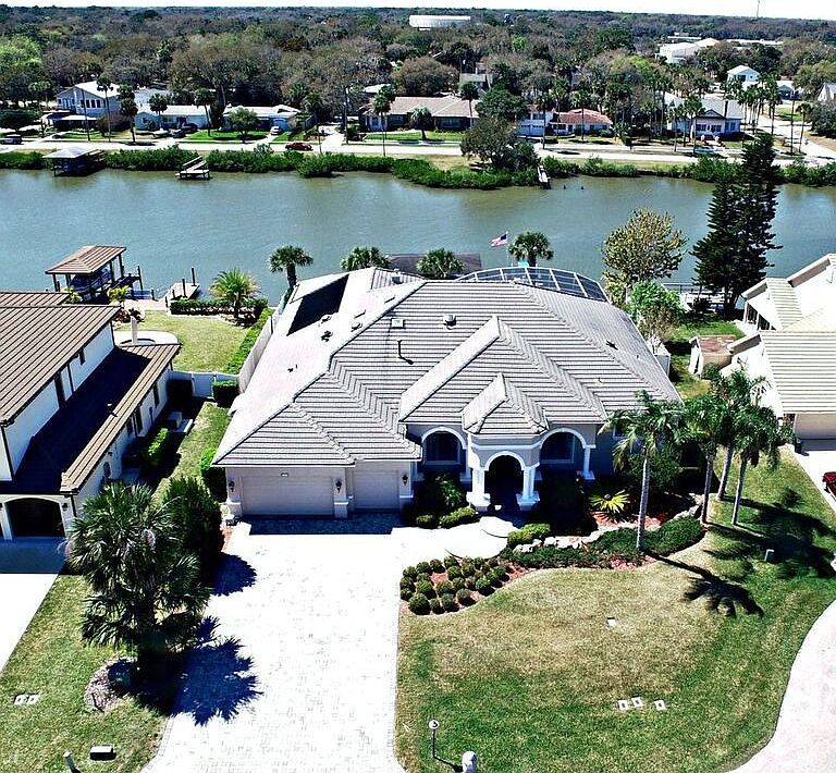 1st image of 1210 Commodore Dr