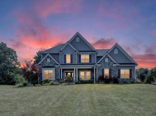 7982 Donegal Ct, Fenton, MI 48430