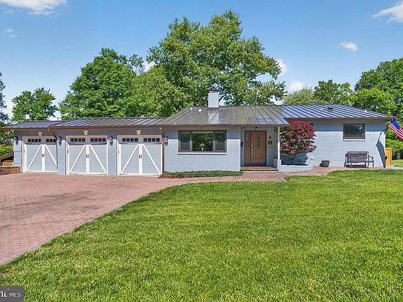 4th image of 8904 Stratford Ln