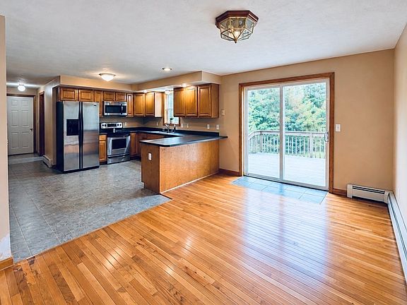 5th image of 99 Turner Ln