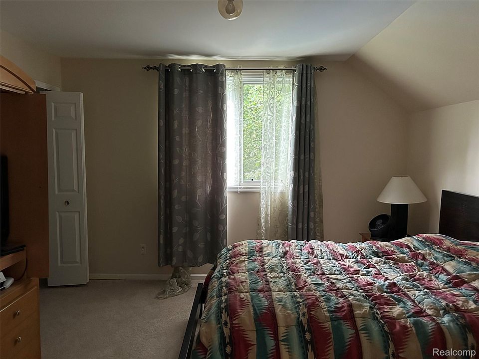22119 Oakwood Dr, photo 9