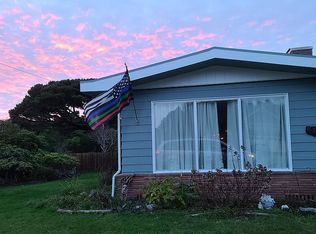 820 Jackson Ave SW, Bandon, OR 97411