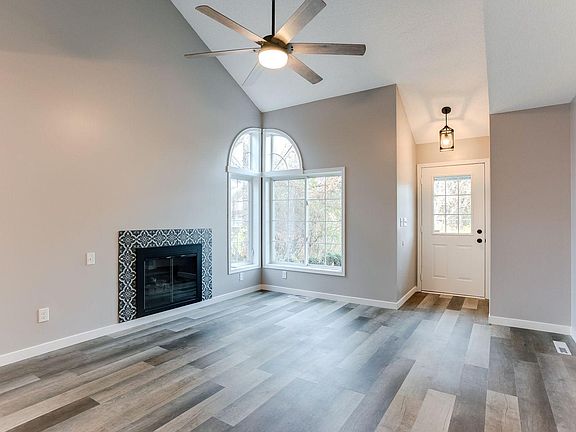 4th image of 13220 Aberdeen St NE
