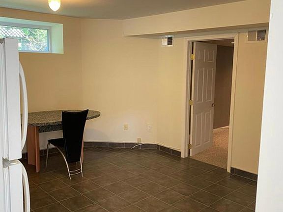 3rd image of 26 Bayview Ave #2