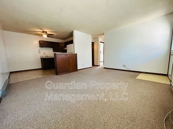 1135 1/2 N College Dr, Maryville, MO